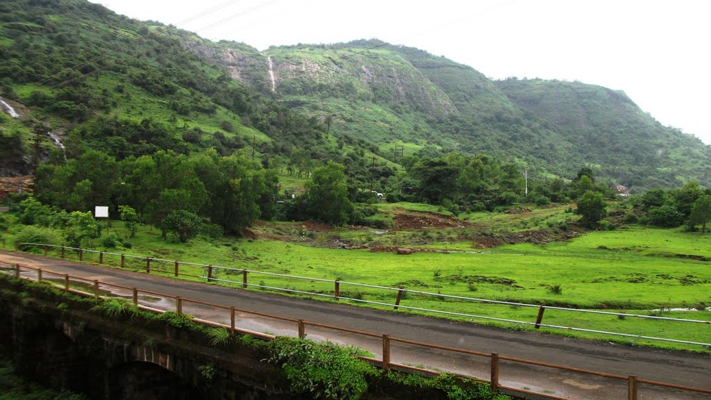 Lonawla Lake by Suresh.G.Isave