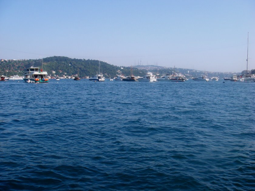 Istanbul, The Bosphorus by halduniplikcioglu