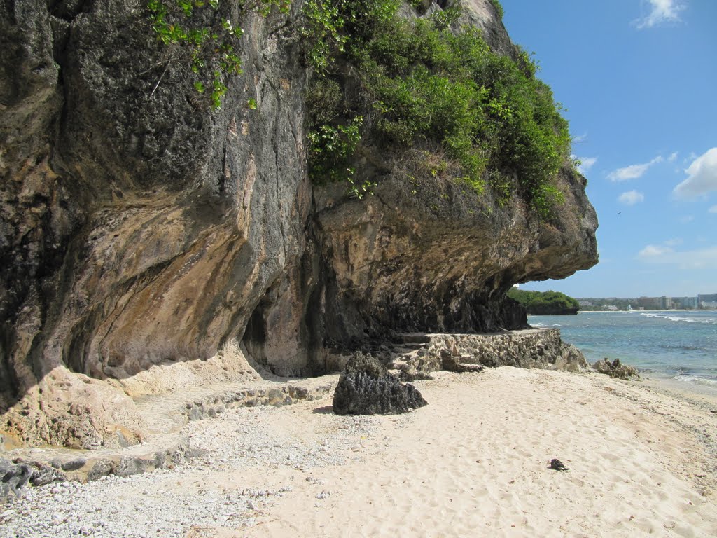 Fafai beach, Guam, USA by m-i-c-k-e