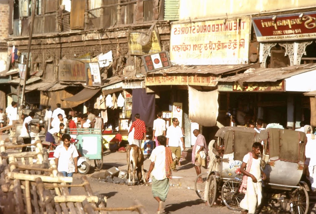 Street Scene in Calcutta by deglobalnomad