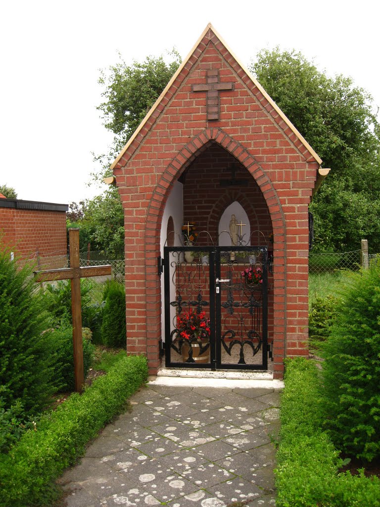 Kapelle, Sperberstraße by Gottfried von Bouillon