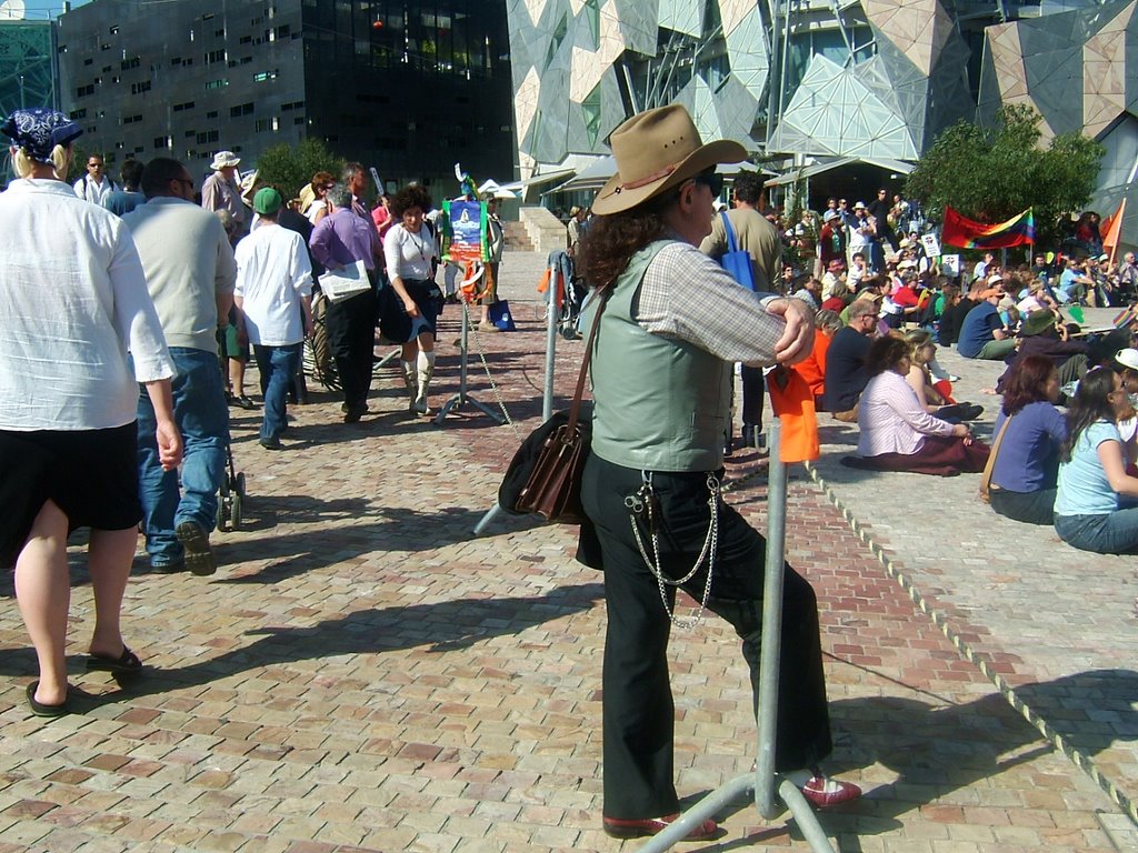 Melbourne, Saturday morning, downtown gathering by Carlos Capelan