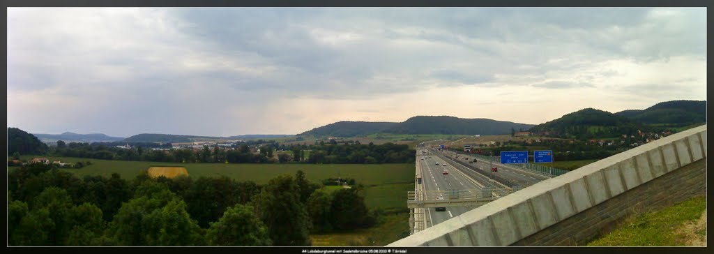 Blick von der Lärmeinhausung Lobeda der A4 über das Saaletal in Richtung Süden by ThorstenGroedel