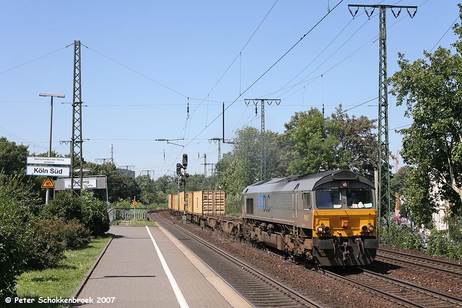 Köln-Neustadt-Süd, Cologne, Germany by Peter Schokkenbroek