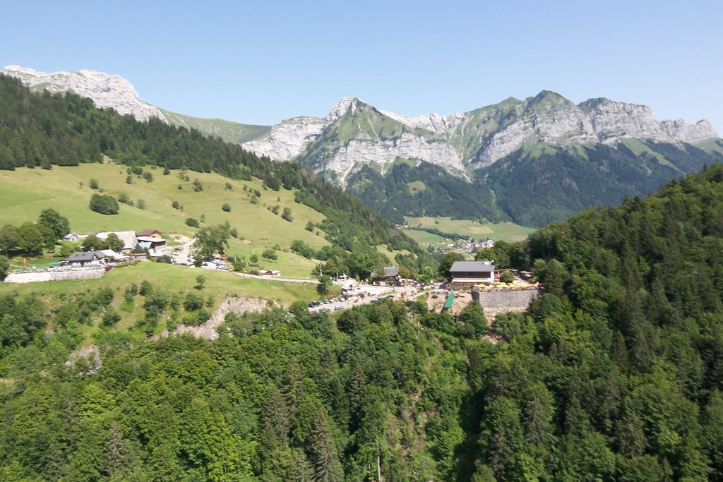 Col de la Forclaz (vom Paraglider) by Frank Westermann