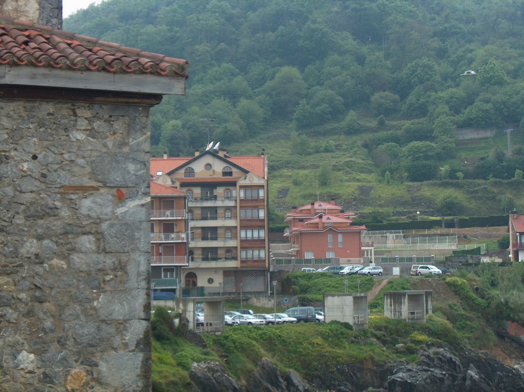 Mundaka. Cabo Ogoño by Javier Del Real