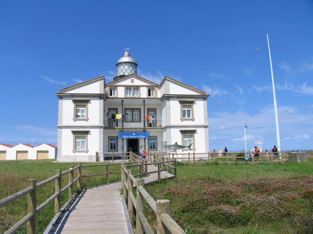 Faro - Cabo Peñas by CastorSaez