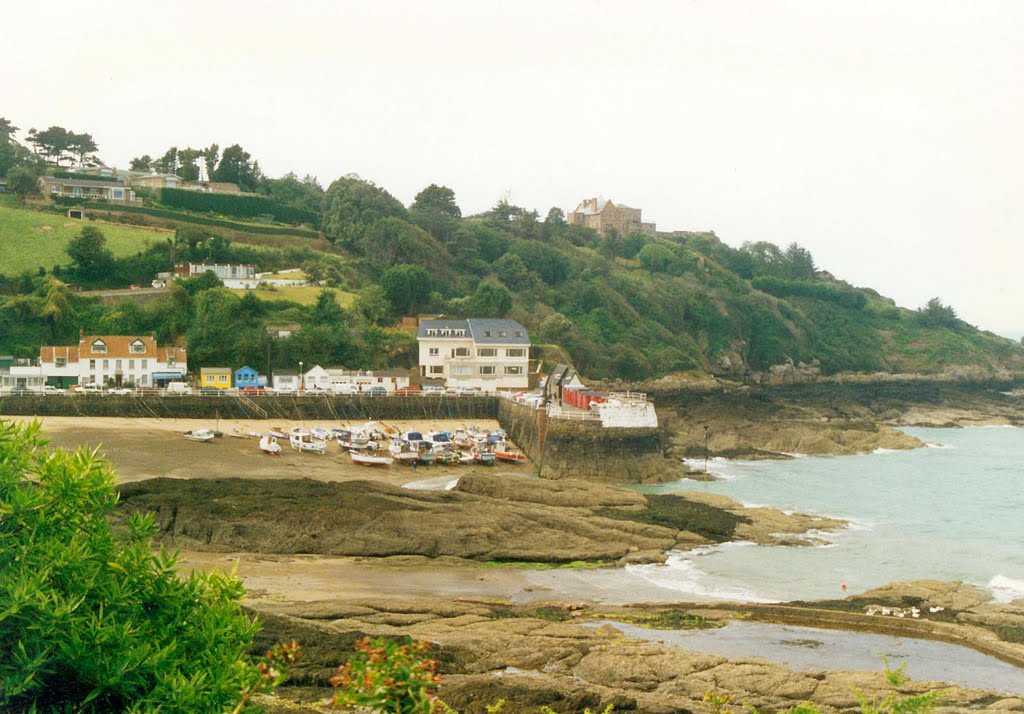 Rozel harbour by Clark Priestley