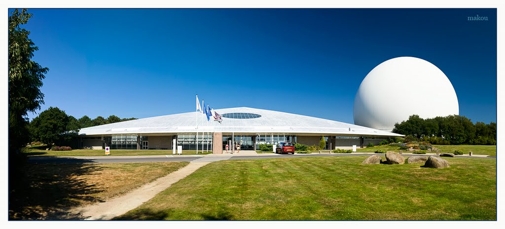 Radome, Bretagne by Igor MaKou