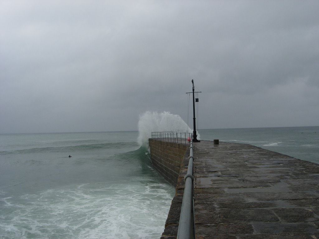 Surf at Porthleven....Not for lilly livered!! by gingeski