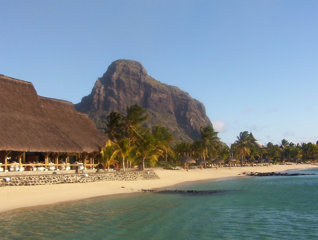 Hotel Paradise beach by Stefano Ruzzini