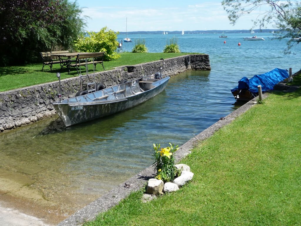 Frauenchiemsee - kleiner romantischer Bootshafen by der Machdeburjer