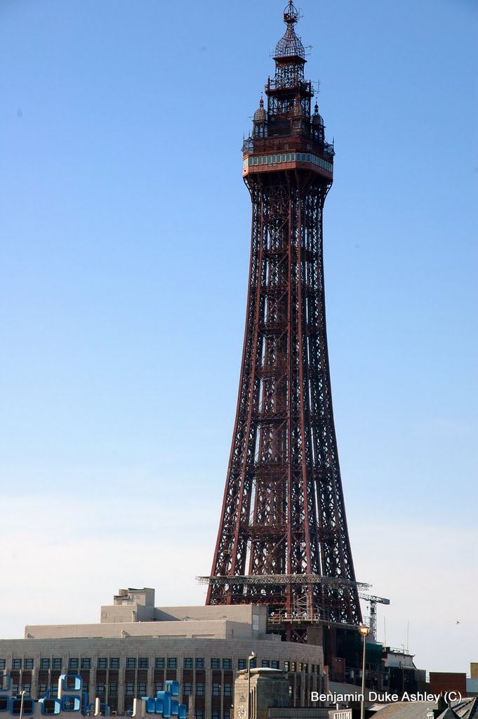 Foun this view of Tower but from the back end of suburban blackpool as I was leaving. as located in map. by benjamindukeashley