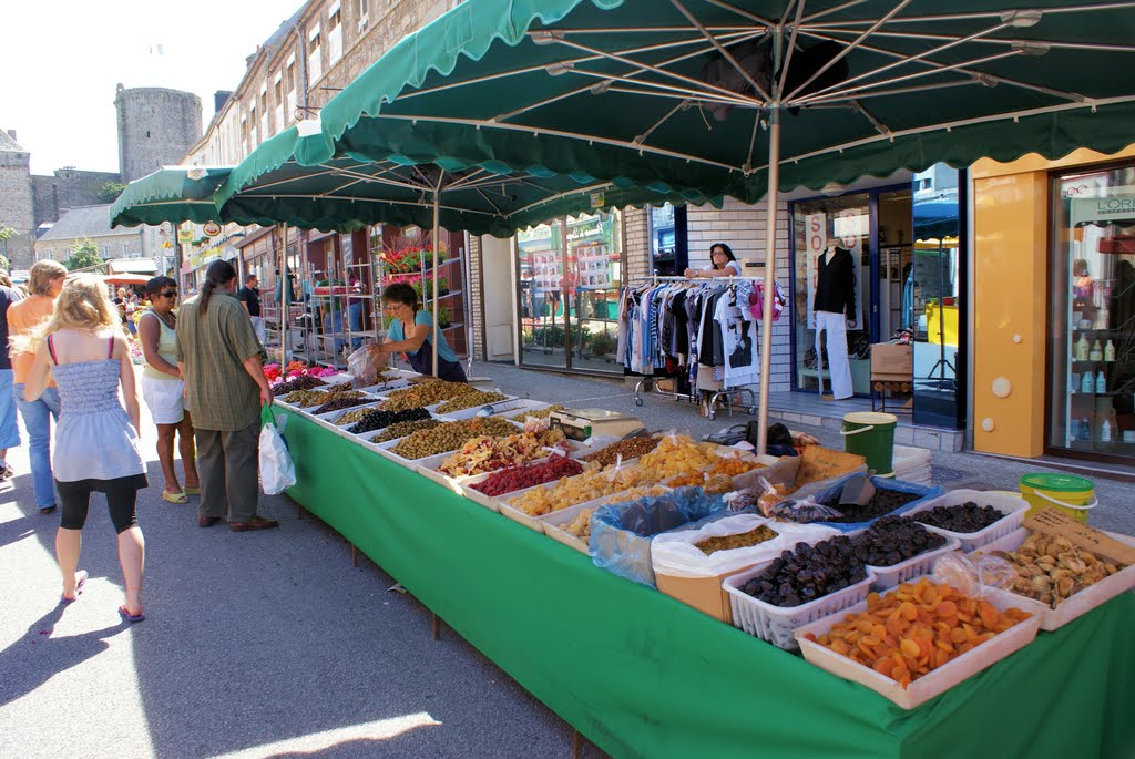 Bricquebec, marché. 2010 by Annet van der Knaap-Wessemius