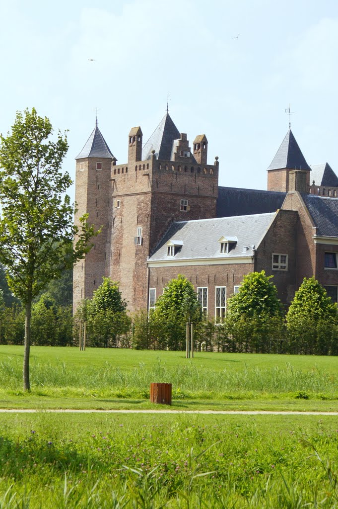 Stayokay Heemskerk (slot Assumburg) by Ruud Severijns