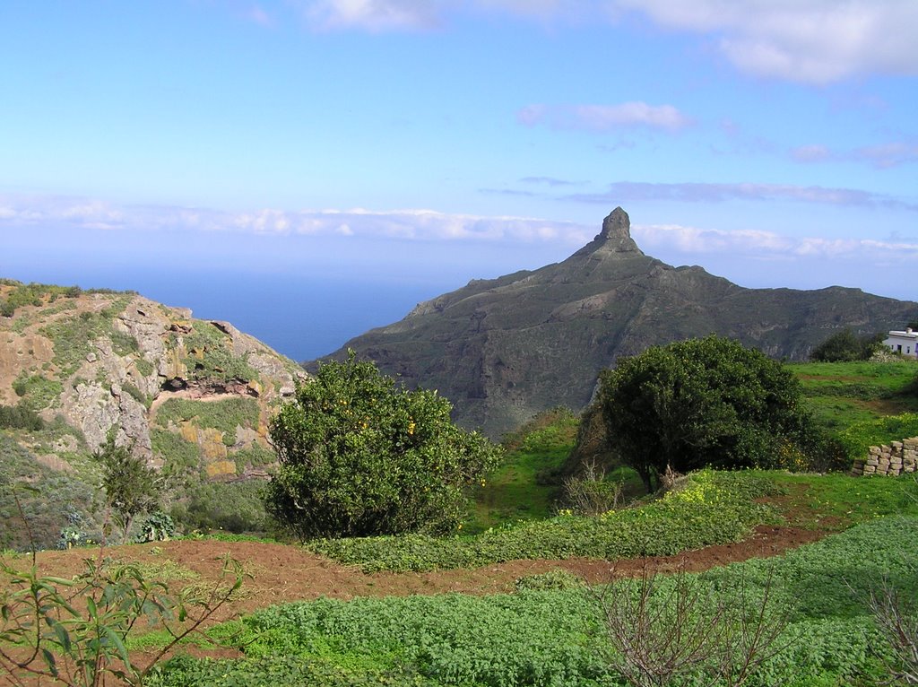 Roque de Chinamada - Anaga - Tenerife - Islas Canarias by juanjeli