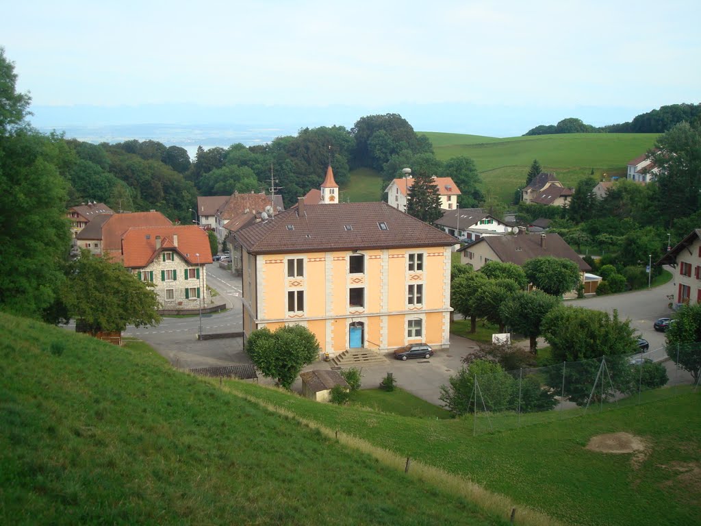 Le village de Rochefort et son collège (en avant-plan) by Charly93