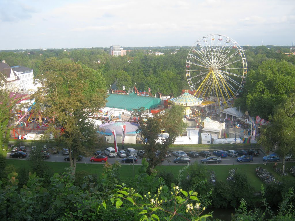 Ludwig-Thoma-Wiese, Volksfest Dachau 2010, Riesenrad by Christoph Rohde