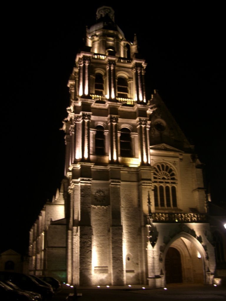 Eglise de Blois de nuit by vincent bouvet