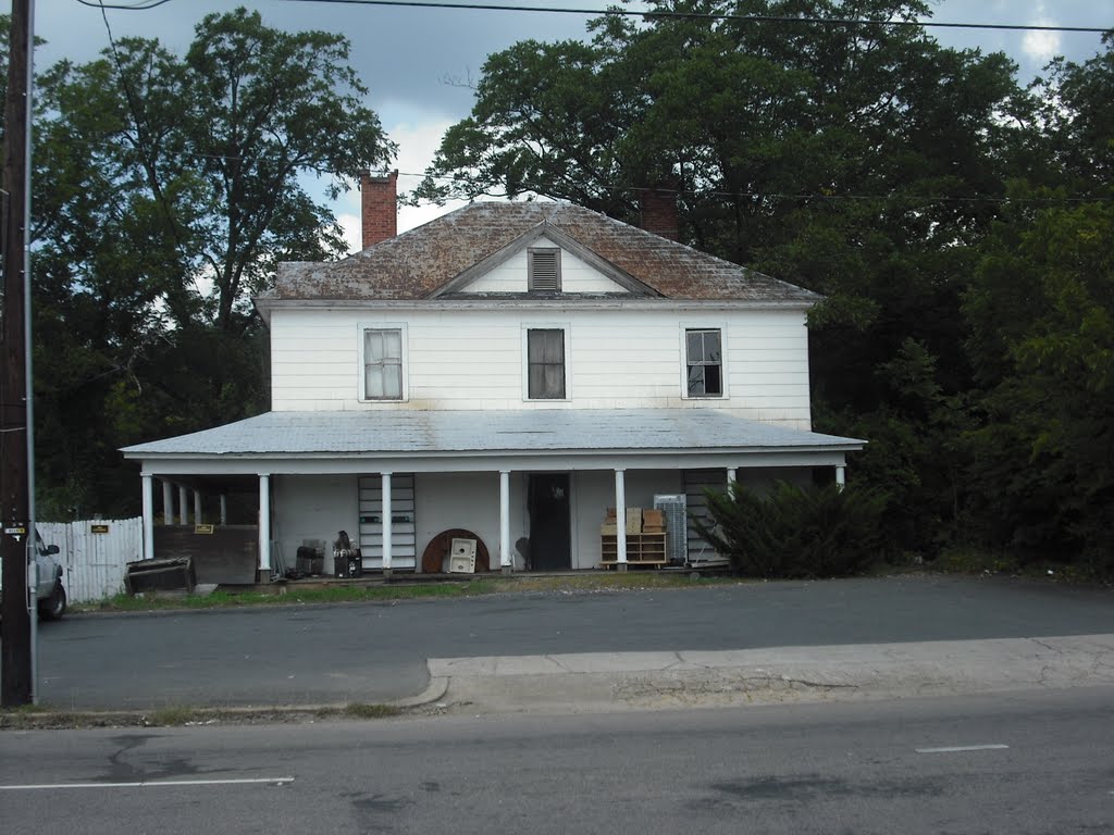 Old house on main by mikeallred