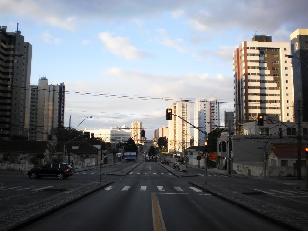 Avenida: João Gualberto by Luiz H. Bassetti