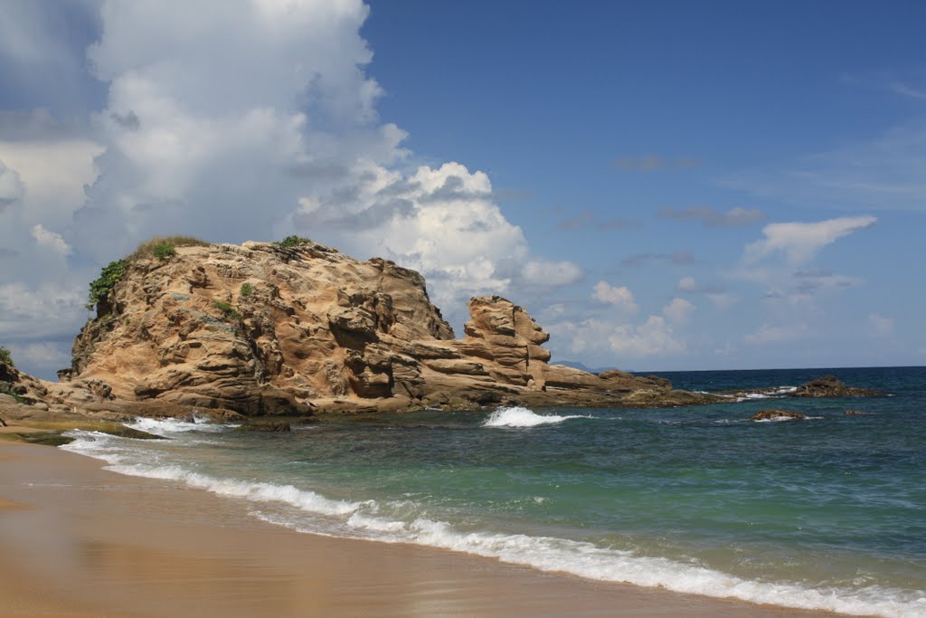 Playa de Yabucoa by Ricardo David Jusino