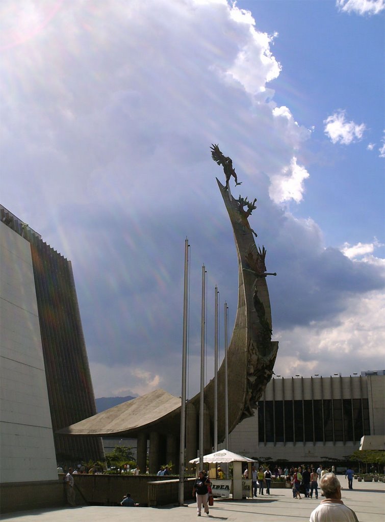 Monumento a la raza by Juan Esteban Parra H…