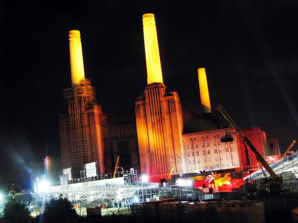 Battersea Kraftwerk bei Nacht by Patrick Berthold