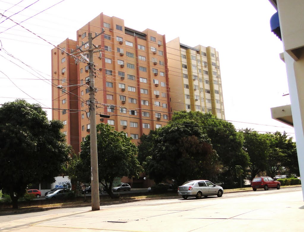 Edifício Amazonas na Av. Pres. Ernesto Geisel - Campo Grande/MS by Carlos Morcego