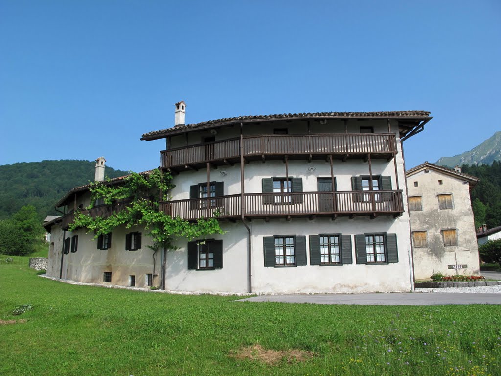 Old houses by Viator slovenicus