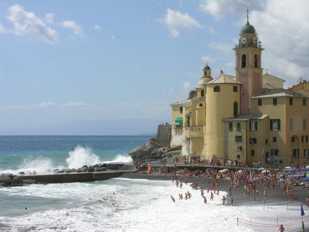 Waves in Camogli/K.G. by Koene G. de Boer