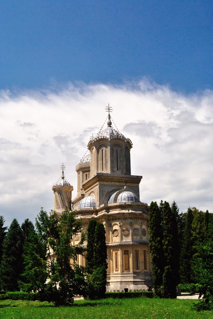 Curtea de Arges monastery by Nicu Barz