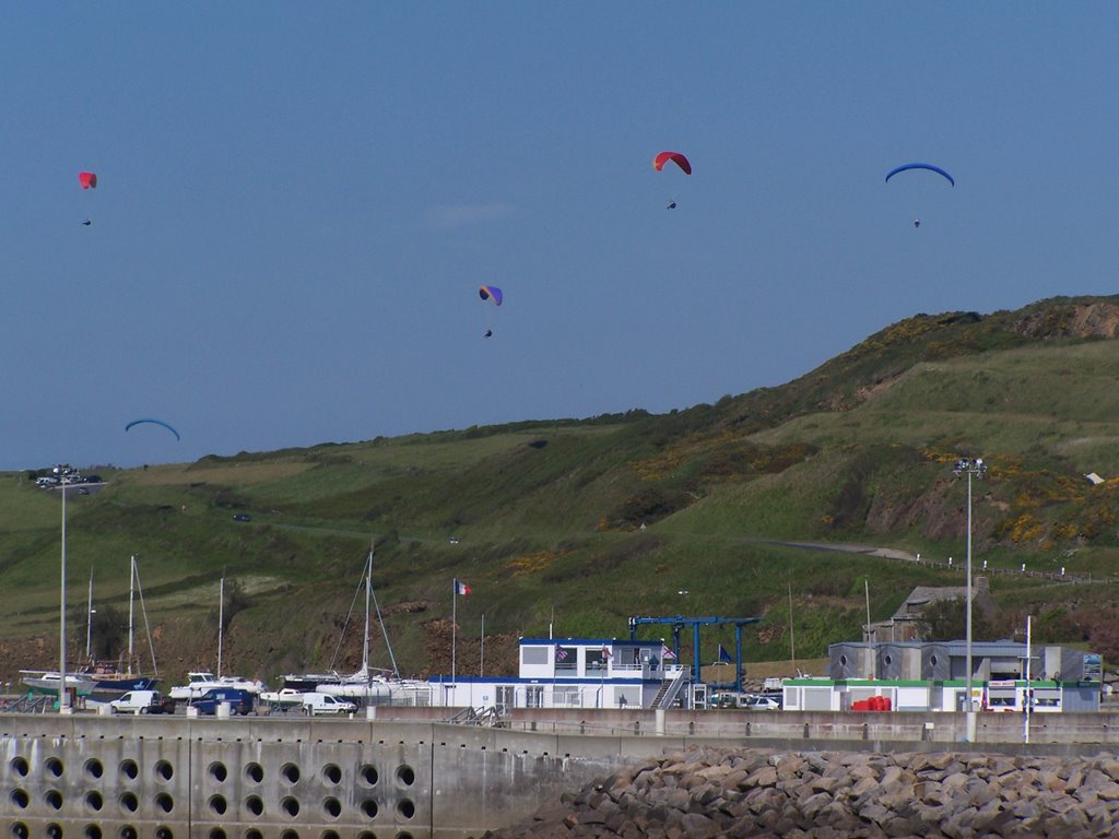 Diélette et les parapentes by S.Cirou