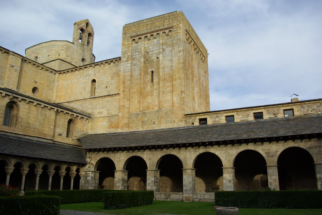 LA SEU D'URGELL CATEDRAL PATIO PORTICADO by RICHTEA