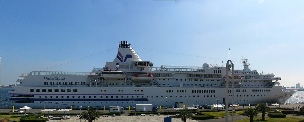 Pacific Venus @ Port of Nagoya by S Mori