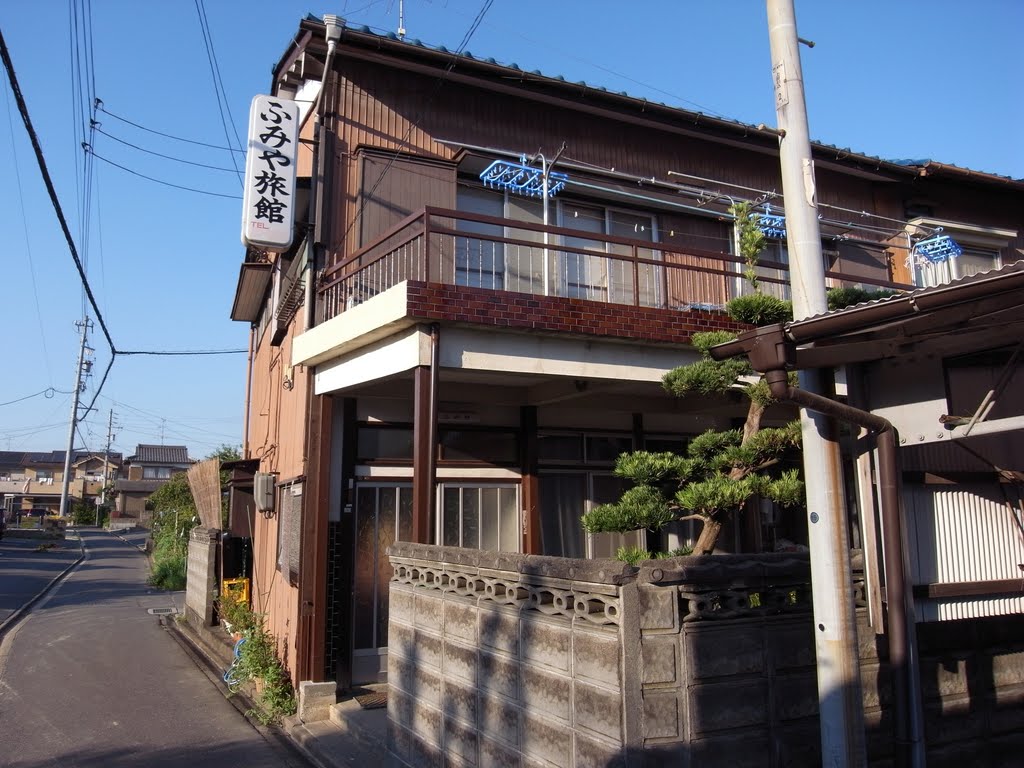 稲沢市祖父江町森上本郷・ふみや旅館 by tetesan