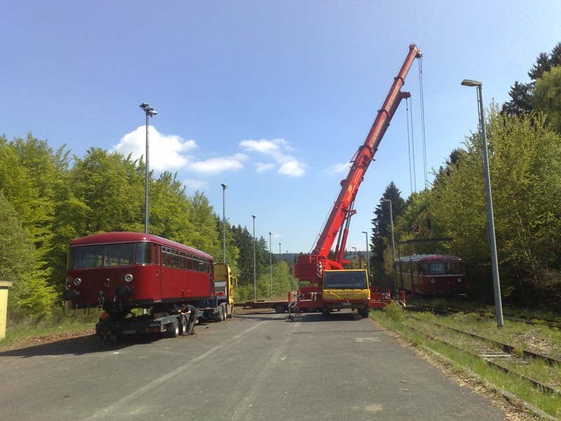 Verladung von Schienenbussen der HWB an der ehemaligen Militärverladestation Zolleiche by Hunsrückbahn