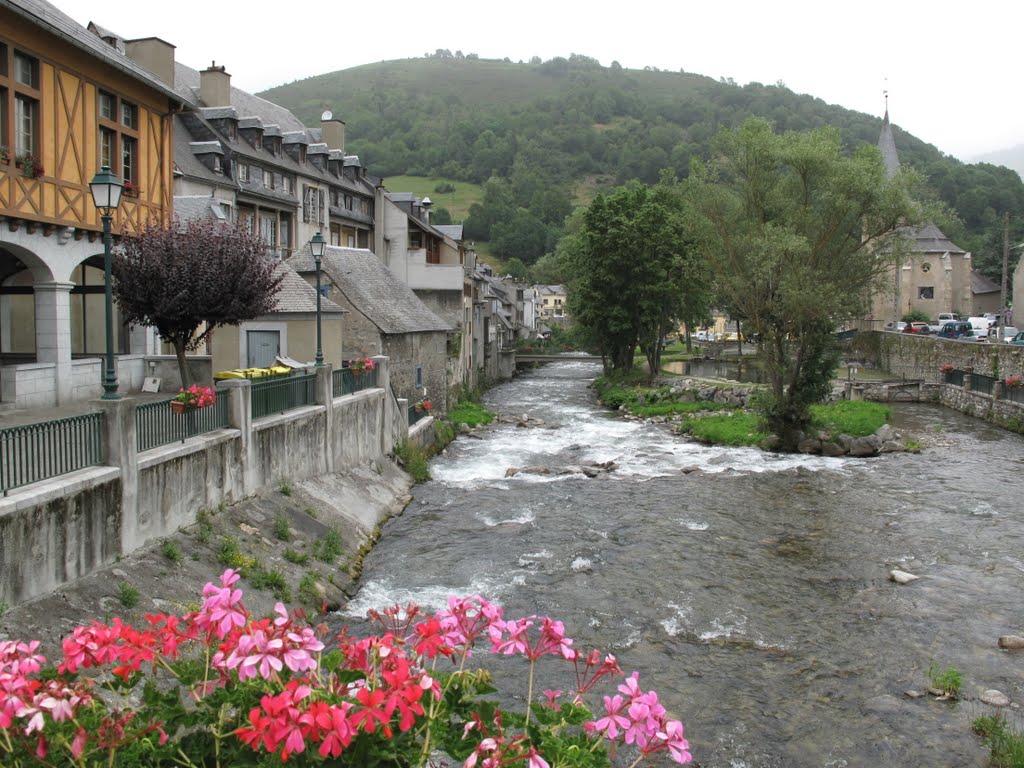 Arreau ,vue du pont. by luminem