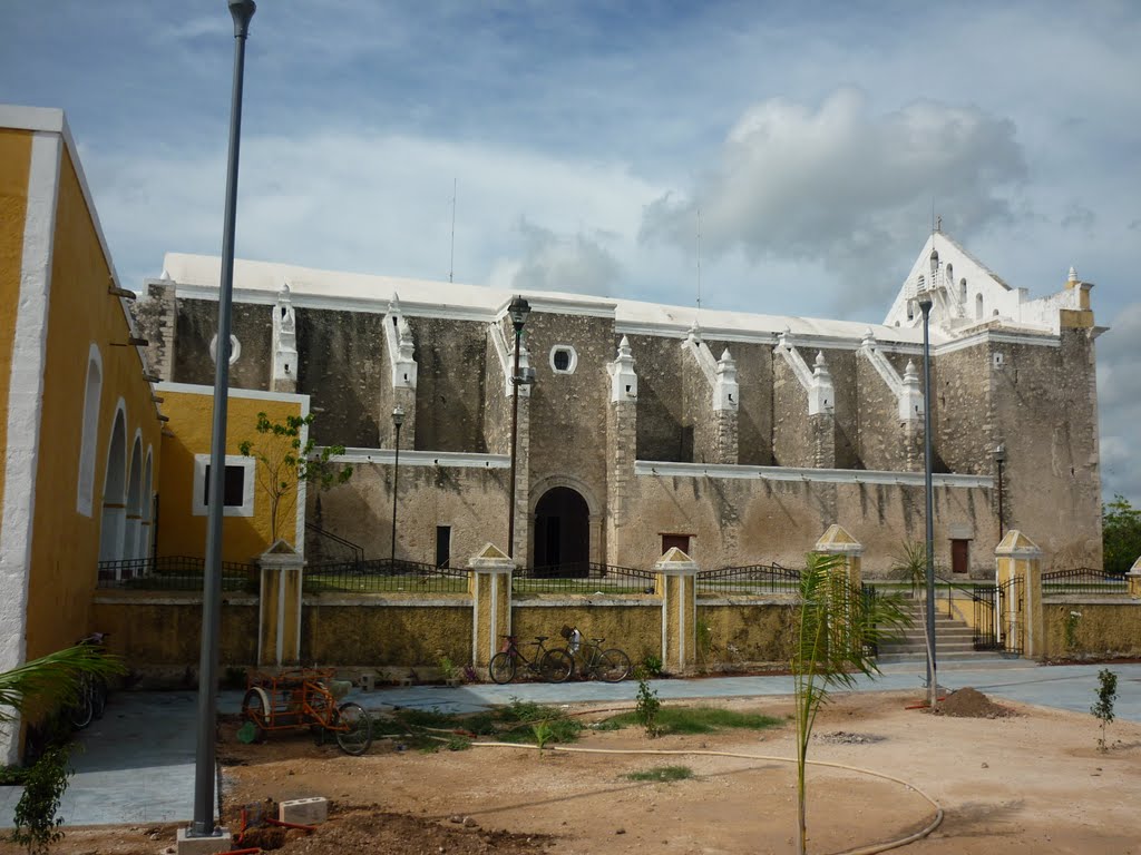 Muro Norte De La Iglesia by Harry Alberto Moreno Torres