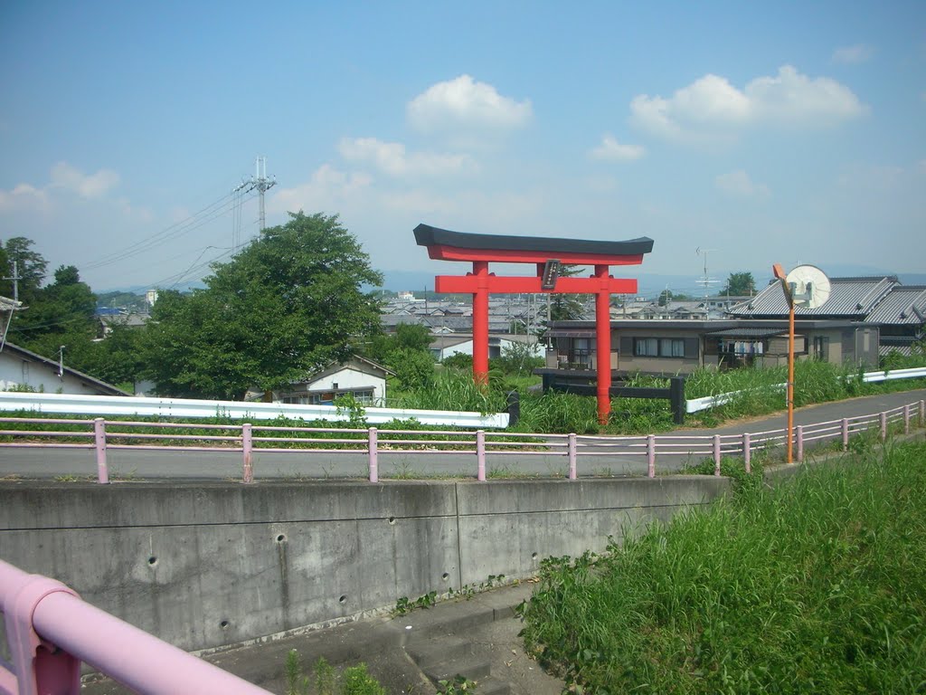 櫛玉比女命神社　鳥居（橋上より） by kousei