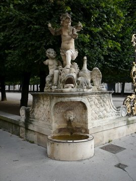 Fontaine aux alentours de la Place Stanislas (2) by zagreus