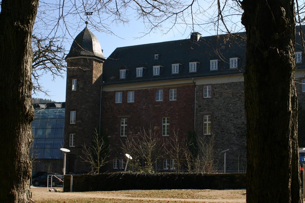 Schleidener Schloss Hofansicht by Guido Schmitz