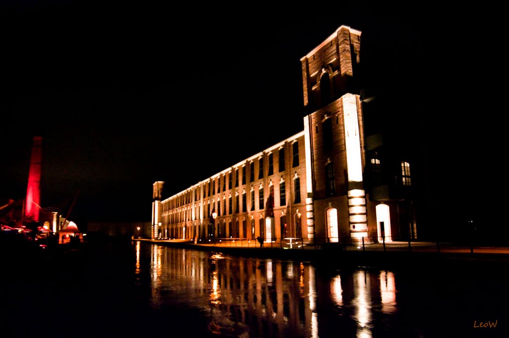 Alte Spinnerei in Kolbermoor - Nachtbeleuchtung ++ Old night lighted spinning mill from 1899 by LeoW