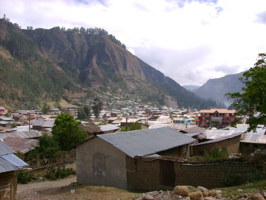 Anchacgrande desde un sector de La Unión, vista de la municipalidad de Dos de Mayo. by Walter Beteta Pacheco.