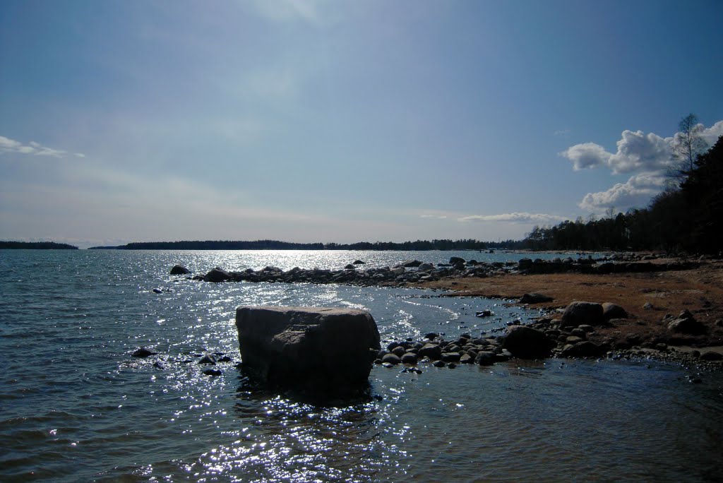 Rocks of Mellsten beach by Petteri Kantokari