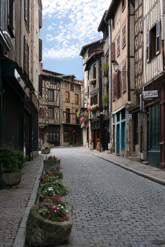 Rue de la Boucherie - limoges by Jerome GAYOT