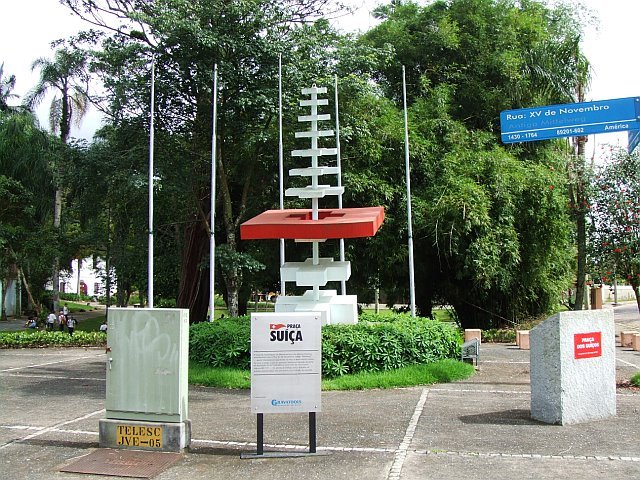 Praça Suiça by Roberto Tatemoto