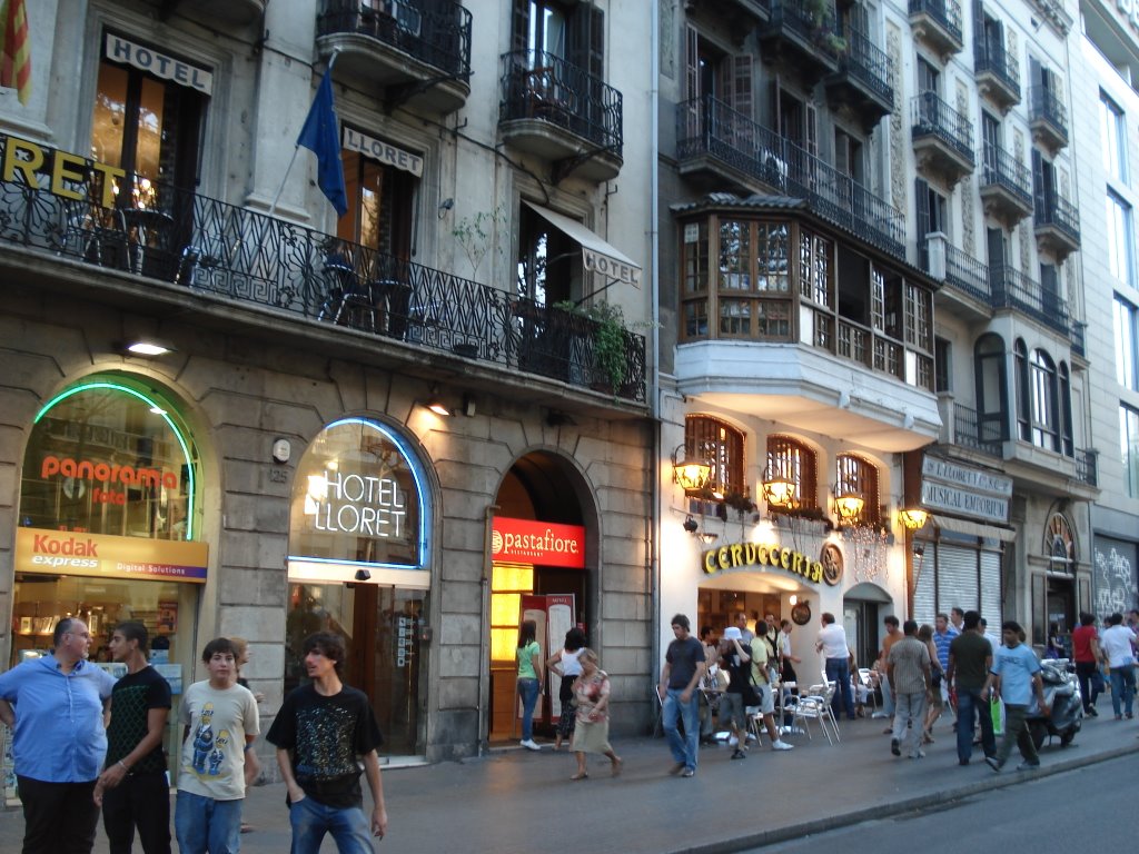 LA RAMBLA / BARCELONA AUG.2007 by Marian si Diana