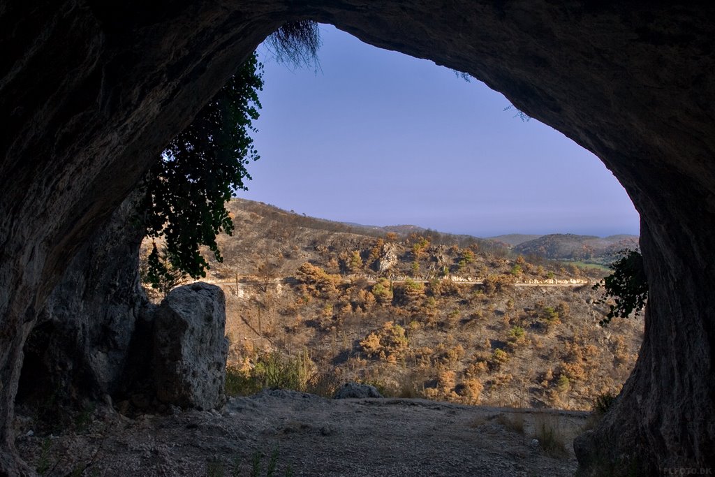 Damianos Cave - inside the cave by Finn Lyngesen flfoto.dk