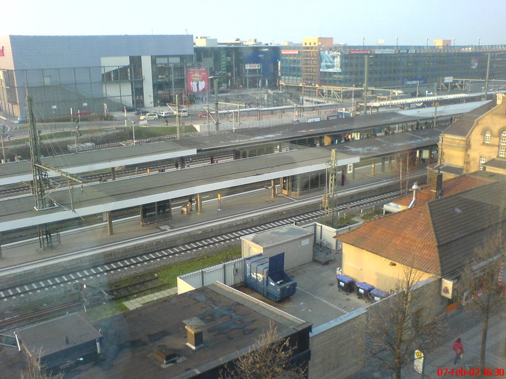 Bielefeld Hauptbahnhof im hintergrund Neues Bahnhofsviertel by playboy138